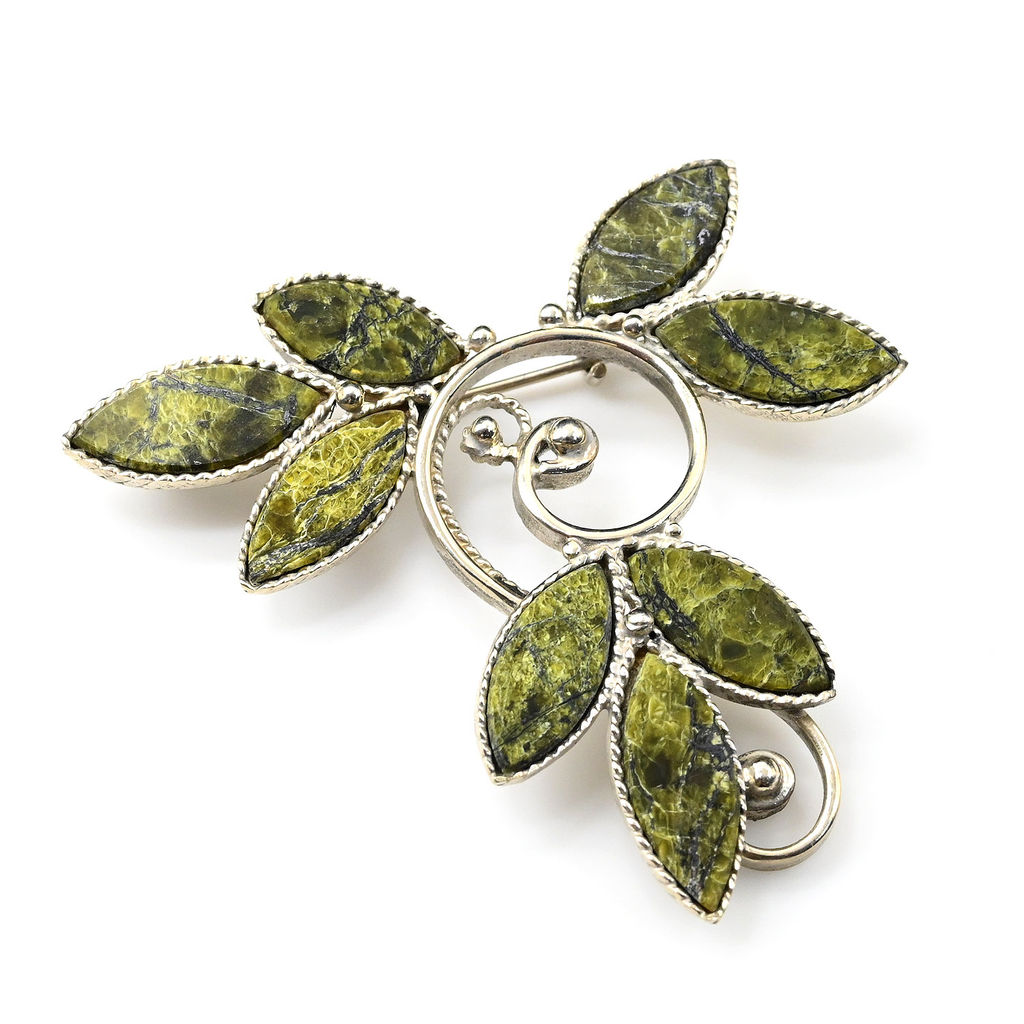 Брошь змеевик "Голубь" 47*43мм