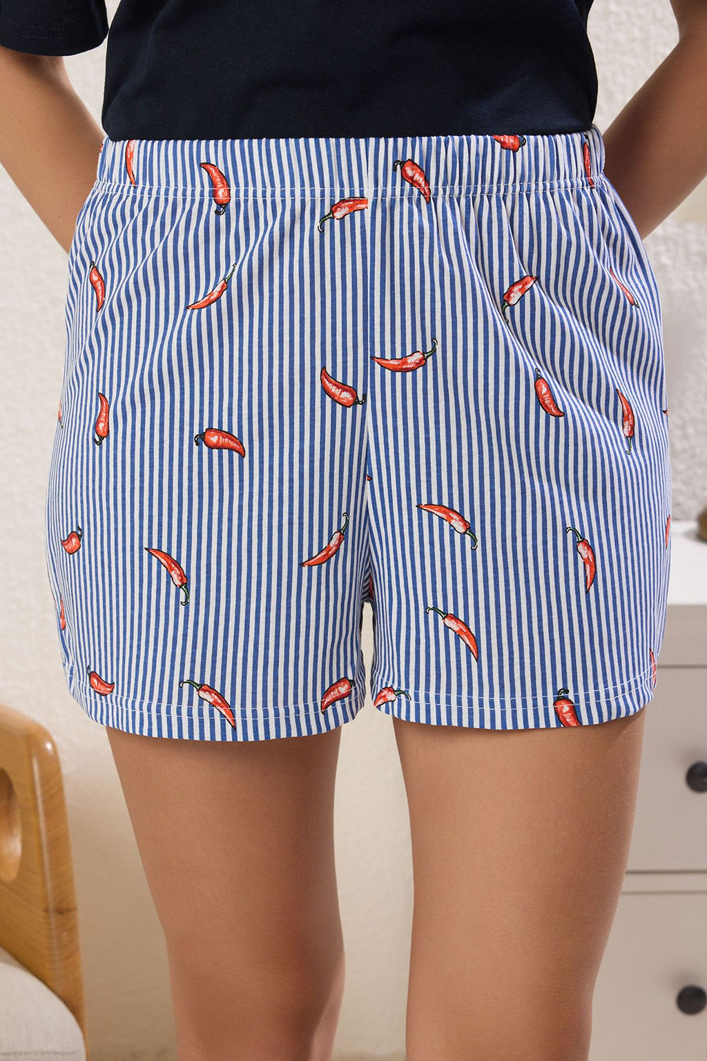 Trendyolmilla Beyaz %100 Pamuklu Cizgili Biber Desenli Sortlu Orme Pijama Tak?m? THMSS25PT00261 фото 4