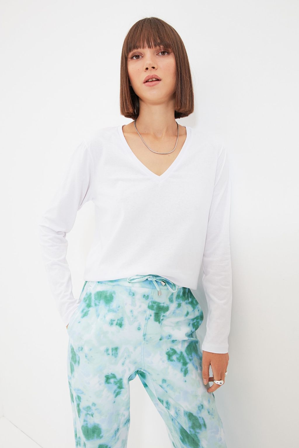 TRENDYOLMILLA Siyah %100 Pamuk Regular/Normal Kal?p Basic V Yaka Uzun Kollu Orme T-Shirt TWOAW21TS0099