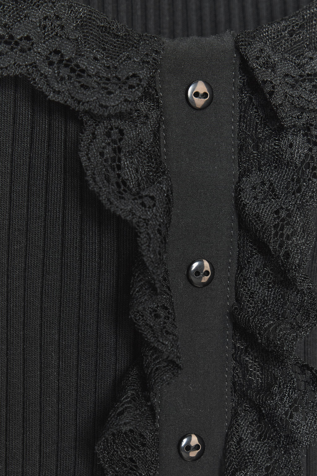 LACE BUTTON TOP