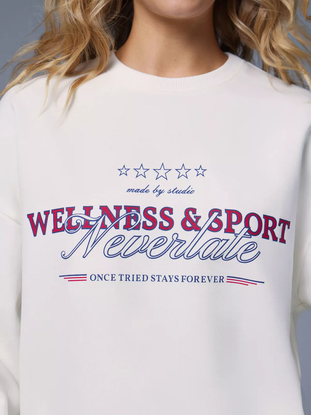 Свитшот оверсайз с принтом белый