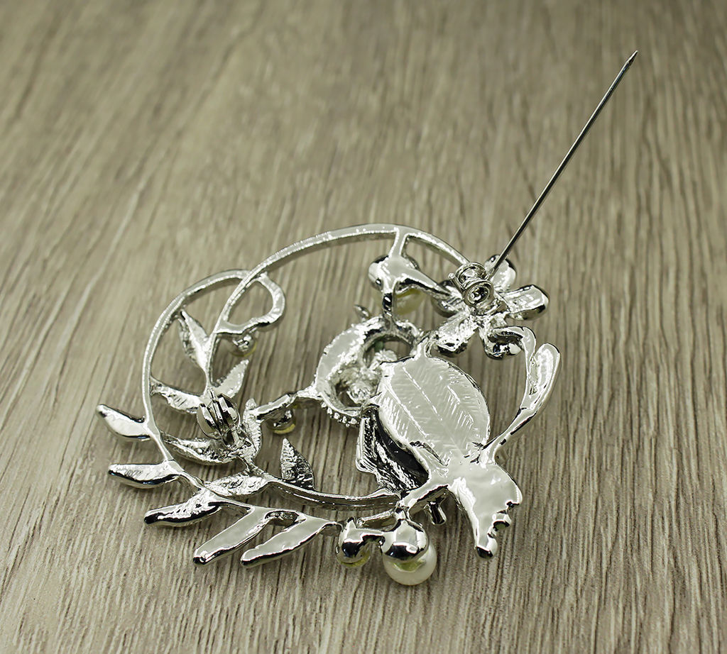 Брошь "Филин на веточке" перламутр гелиотис