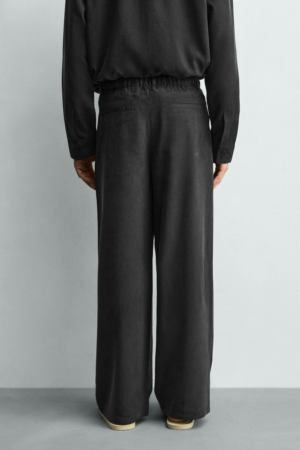 PANTAL?N FLUIDO RELAXED FIT / Gris oscuro