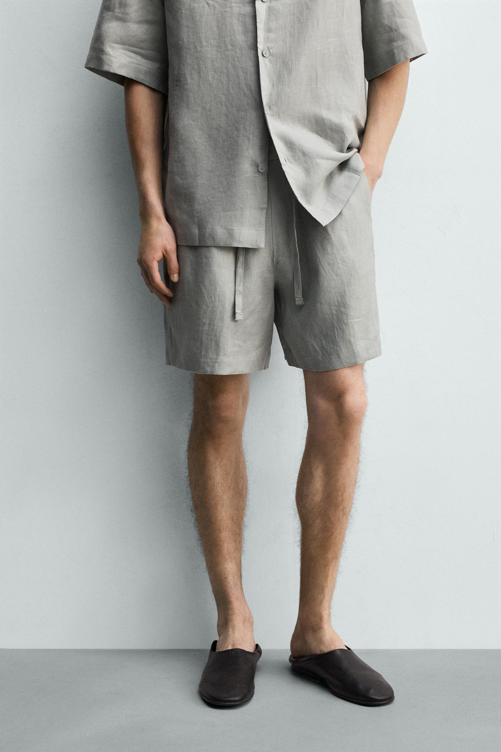 BERMUDA RELAXED FIT 100% LINO / Gris claro