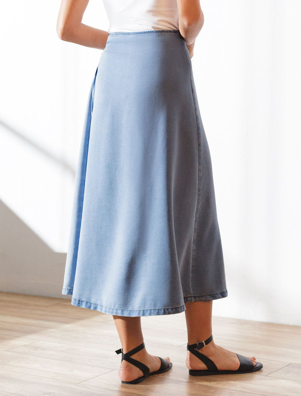 Юбка миди на запах А-силуэта из джинсового лиоцелла - Vilatte фото 3