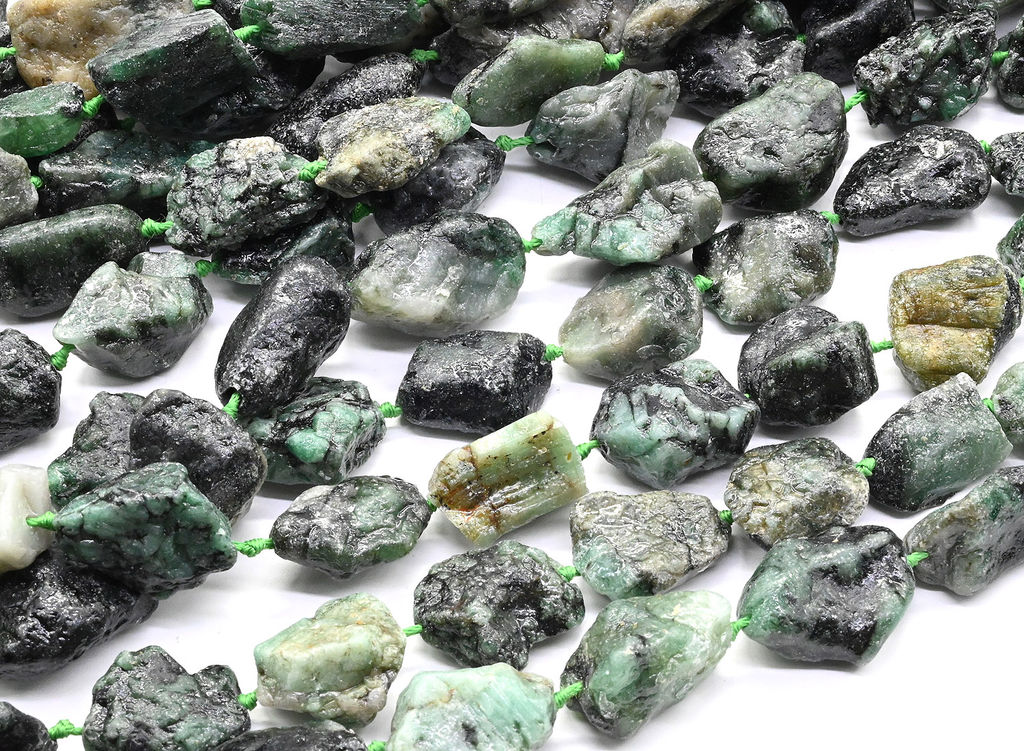 Бусины из изумруда галтовка 15*30мм, 40см, 15 бусин Радуга камня