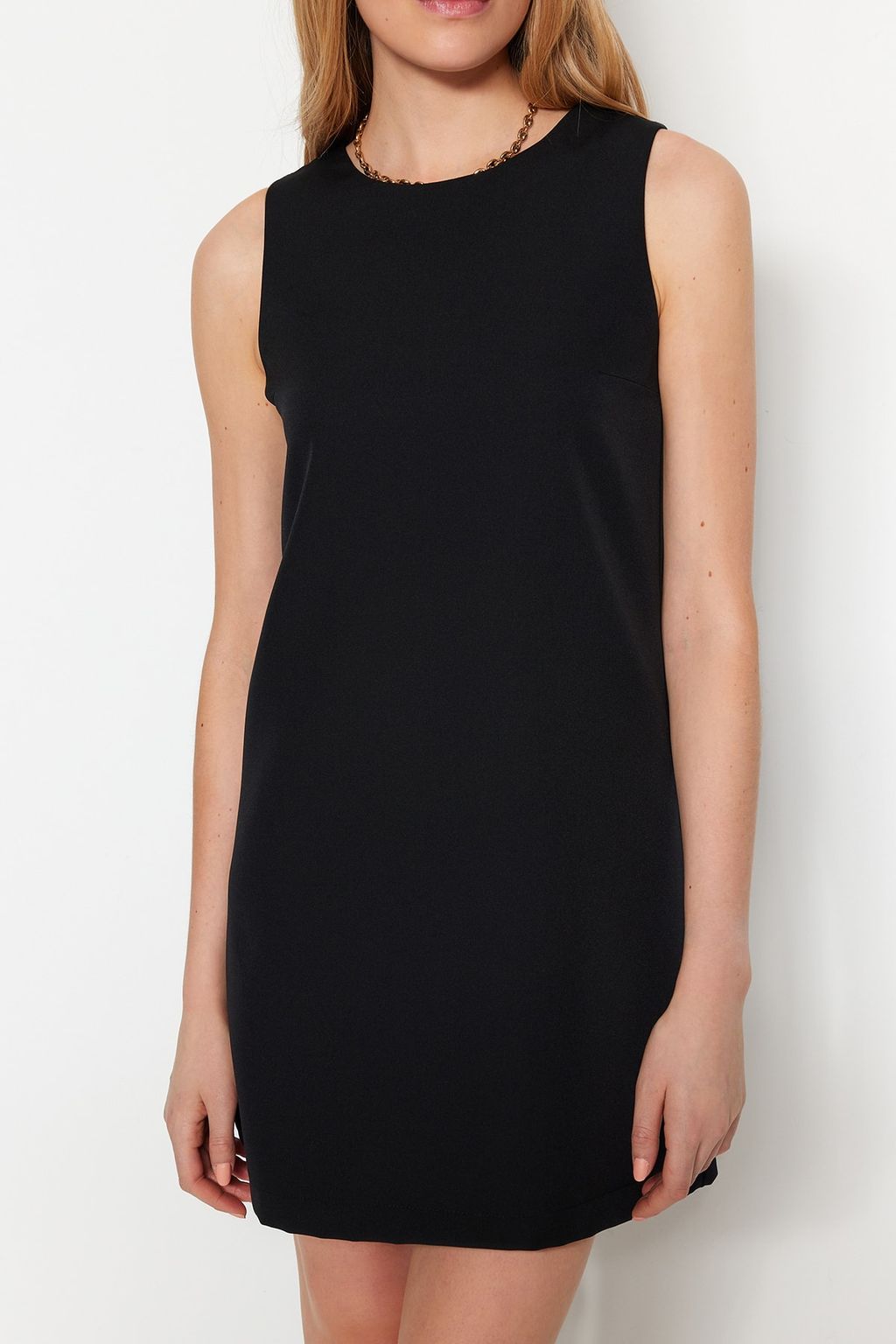 TRENDYOLMILLA Siyah Duz Kesim Kolsuz Bisiklet Yaka Mini Dokuma Elbise TWOSS19FG0063 фото 10