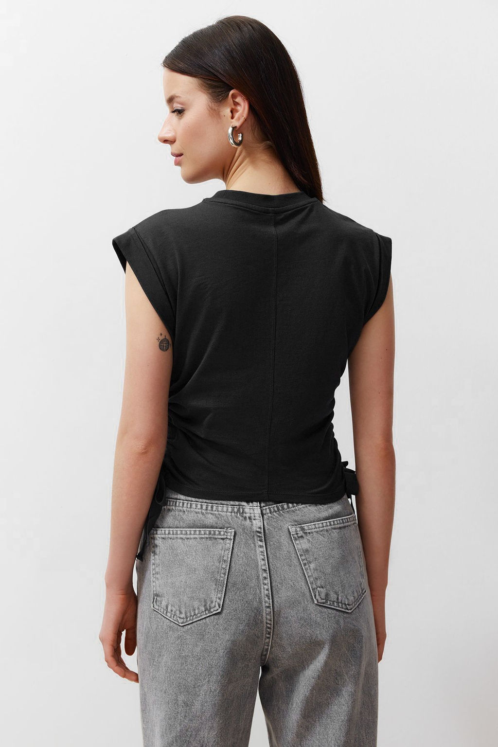 TRENDYOLMILLA Antrasit %100 Pamuk Buzgu Detayl? Crop Yarasa Kol Orme T-Shirt TWOSS24TS00026 фото 6