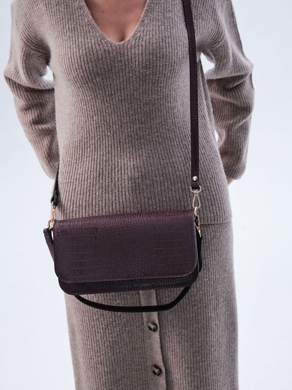 Сумка кожаная багет Deboro 30138 крок/пурпур