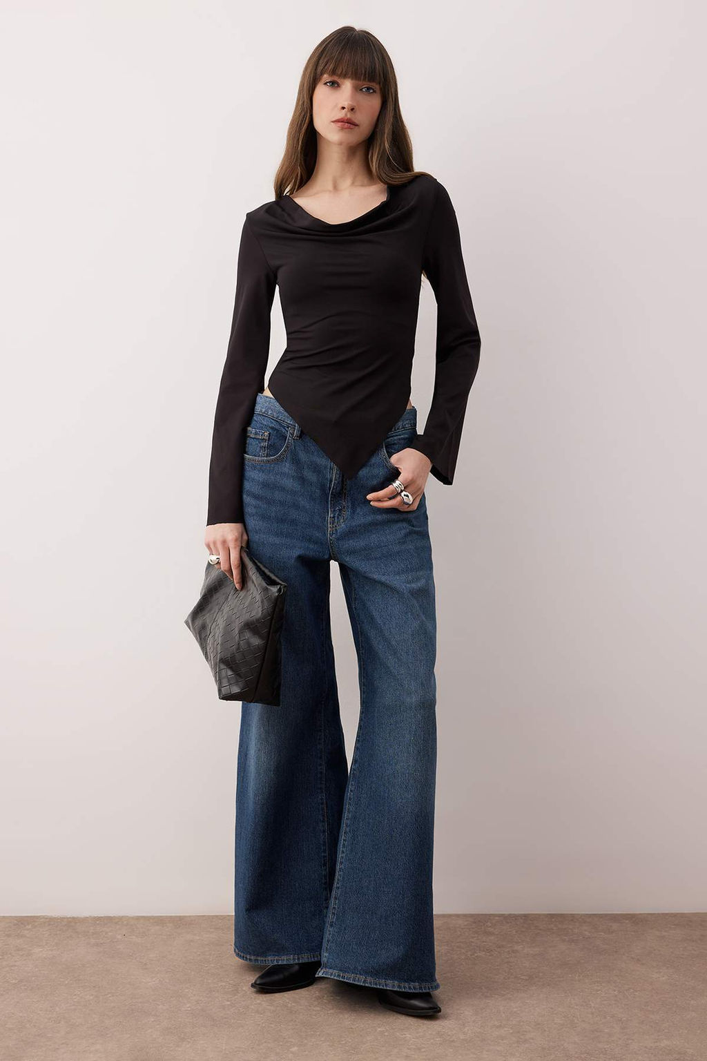 Siyah Degaje Yaka Asimetrik Fitted/Vucuda Oturan Orme Bluz TWOAW26BZ00283