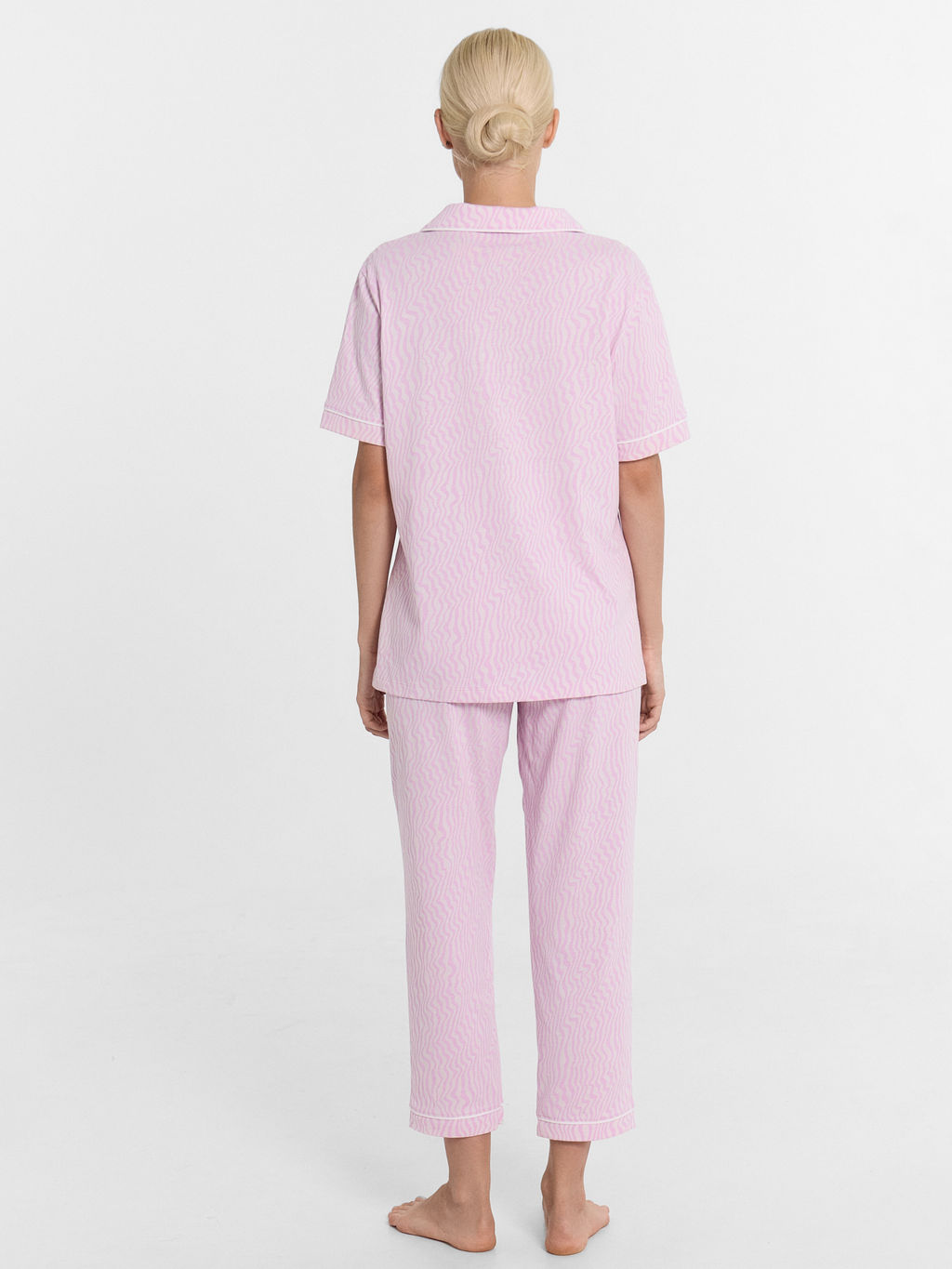 Комплект женский (жакет, бриджи) в лиловом цвете с принтом лиловые волны 592505 - Mark formelle фото 3