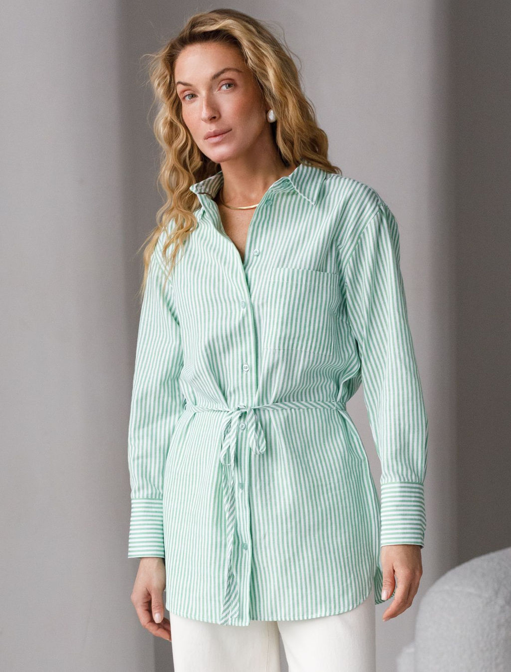 Удлиненная блузка с поясом в тонкую полоску из эластичного хлопка - Vilatte фото 7