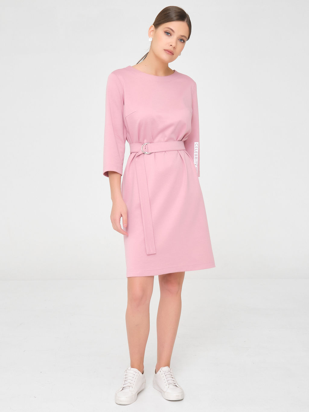 Платье с принтом на рукаве