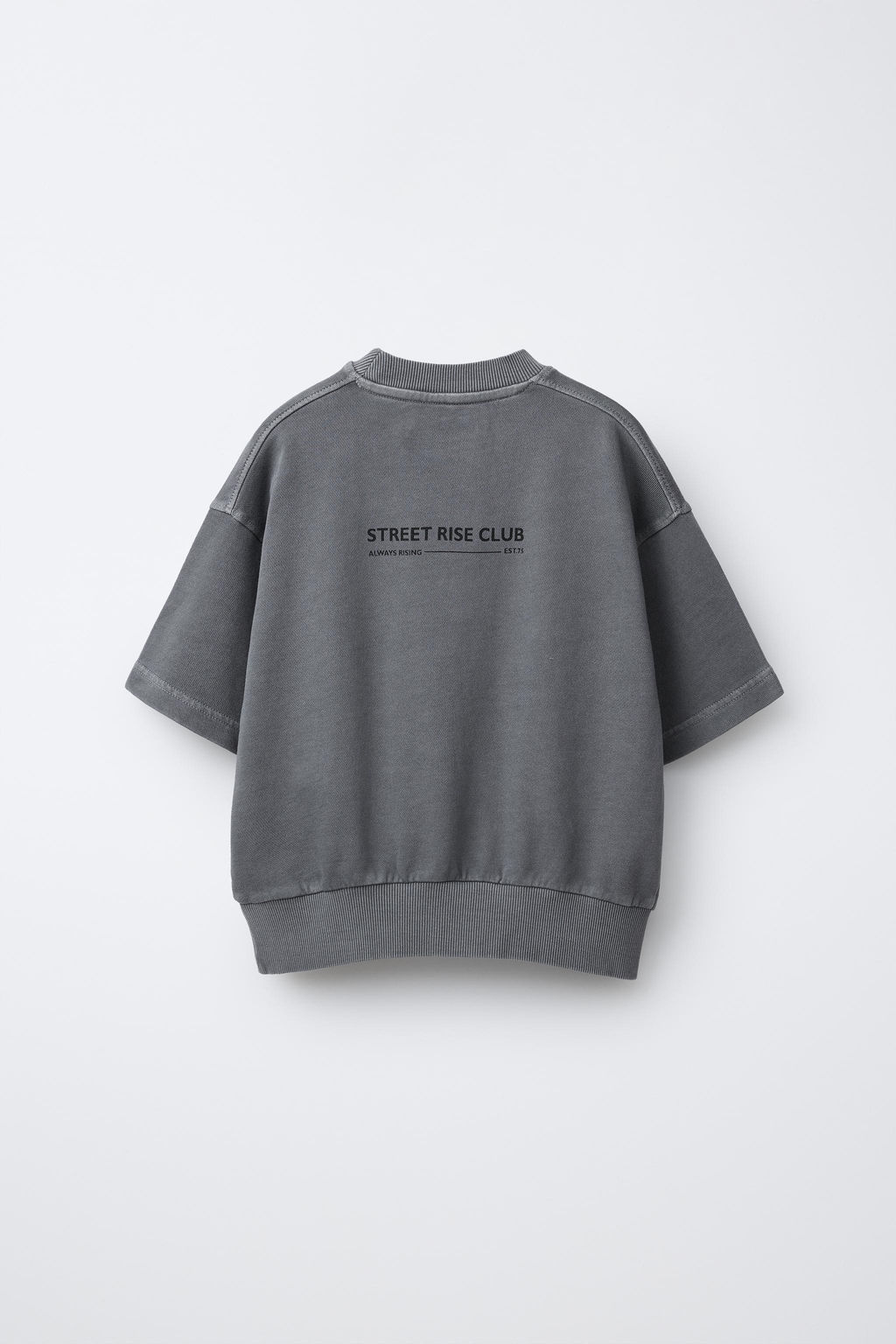 CONJUNTO SUDADERA MANGA CORTA Y BERMUDA CARGO / Gris antracita