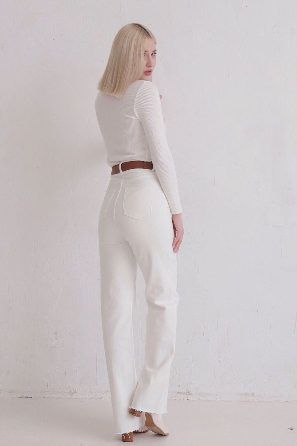 12218 Джинсы белые - Martichelli фото 11