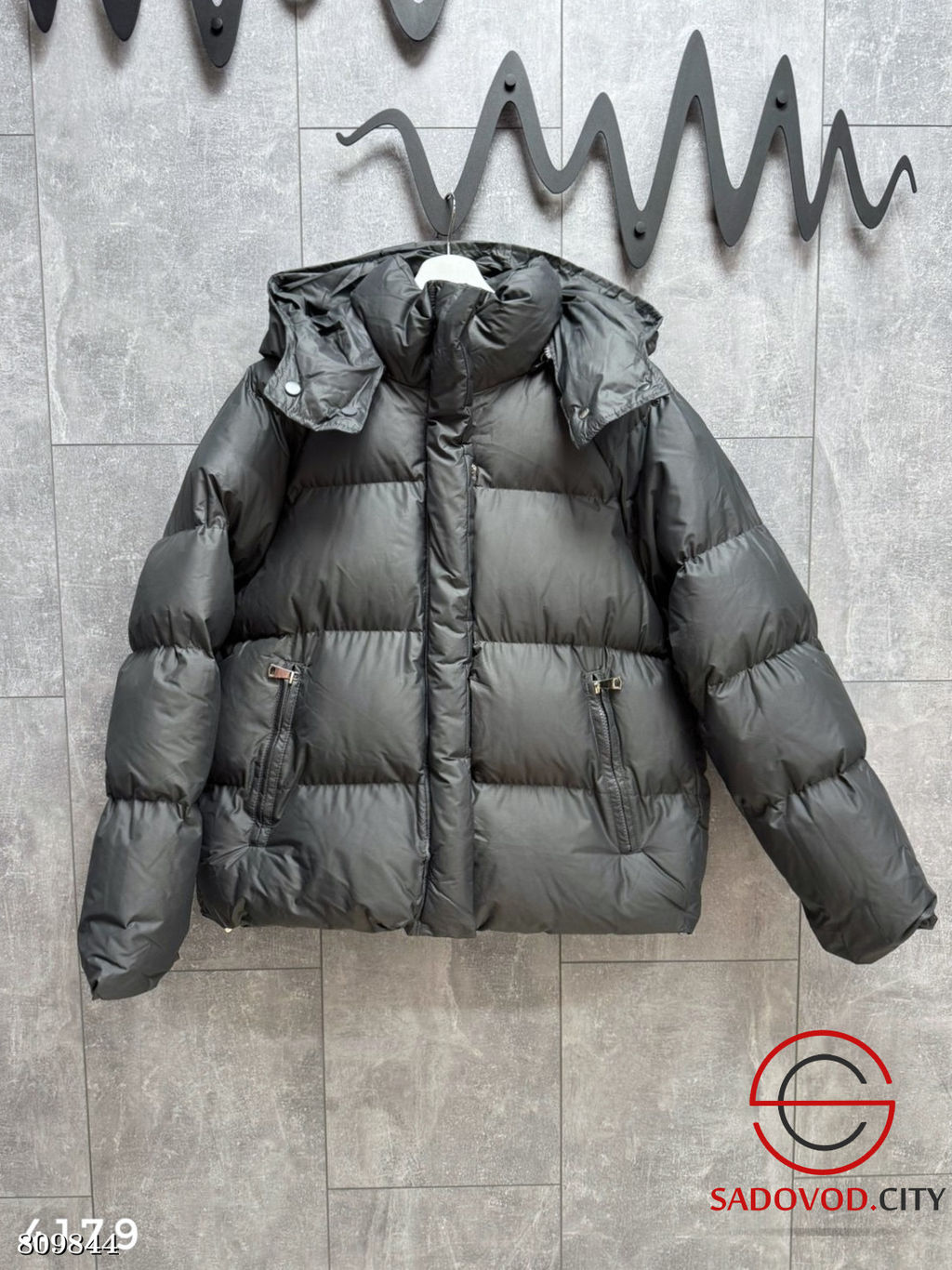 Теплая дутая куртка с капюшоном
