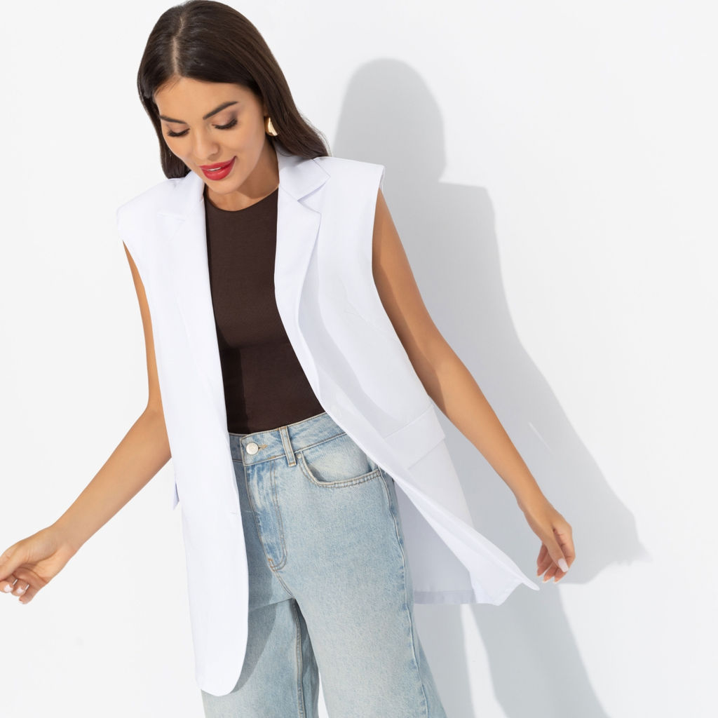 Жилет с подплечниками, Каноны глянца (белый) - Charutti фото 12