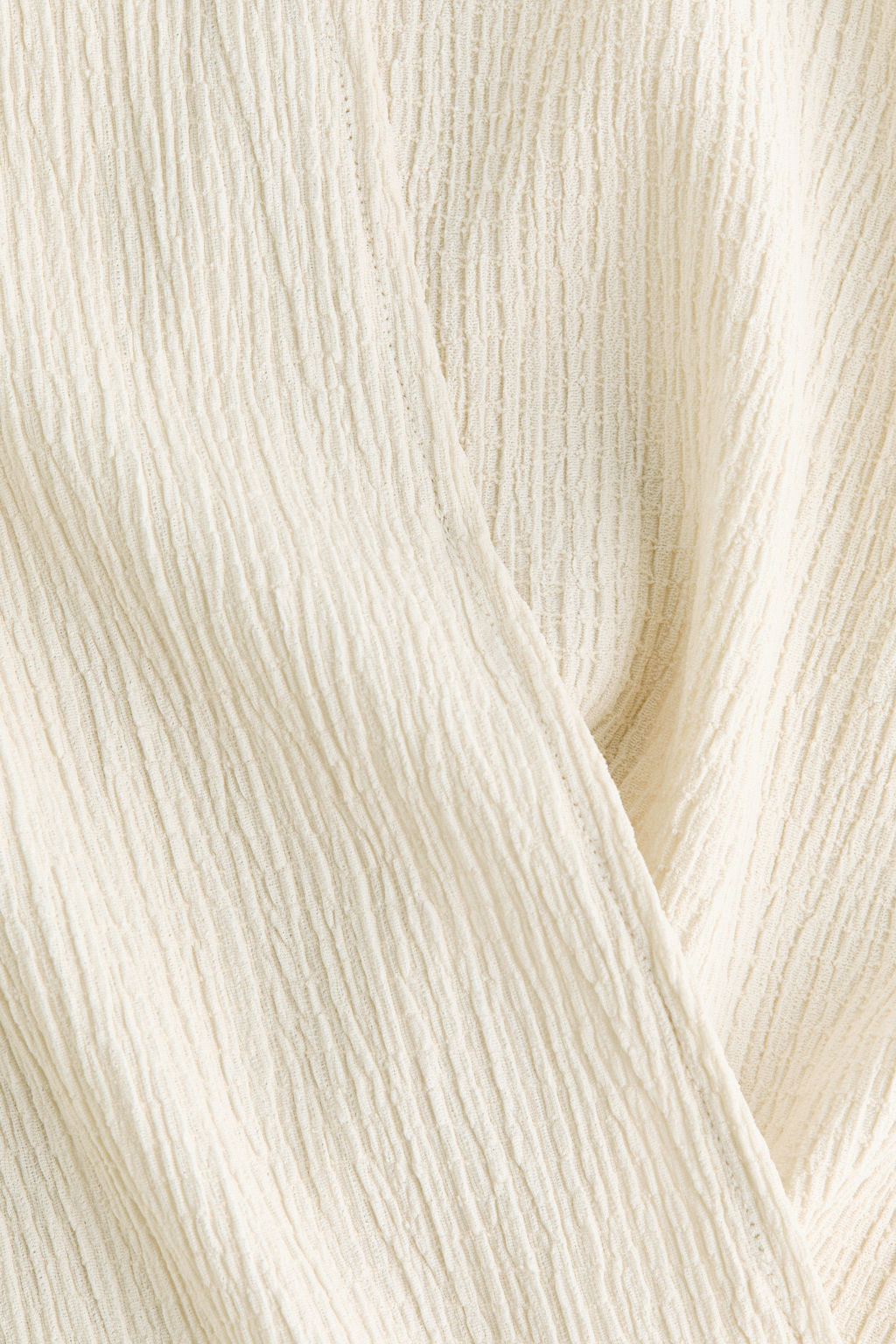 Top efecto arrugado con detalle cruzado - H&m фото 6