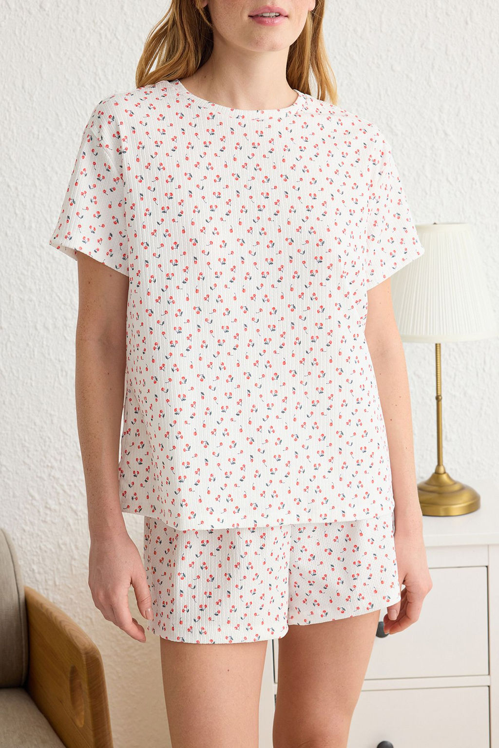 Trendyolmilla Beyaz Kiraz Desenli Dokulu Burumcuk Sortlu Orme Pijama Tak?m? THMSS25PT00075 фото 3