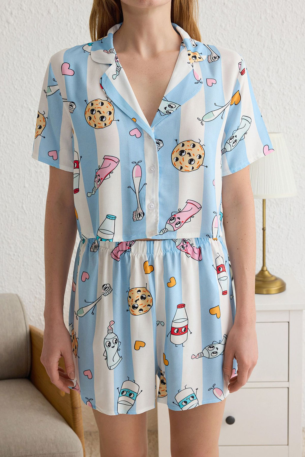 Trendyolmilla Kad?n Mini Me/Anne K?z Ac?k Mavi Eglence Desenli Viskon Sortlu Dokuma Pijama Tak?m? THMSS22PT0069 фото 4