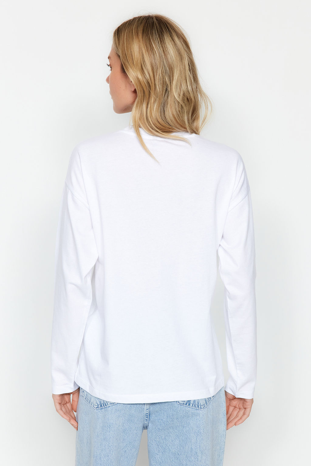 TRENDYOLMILLA Beyaz %100 Pamuk Basic Bisiklet Yaka Uzun Kol Regular Fit Orme T-Shirt TWOAW24TS00013 фото 13