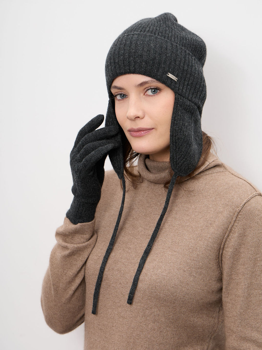 Шапка из кашемира 04341 графит