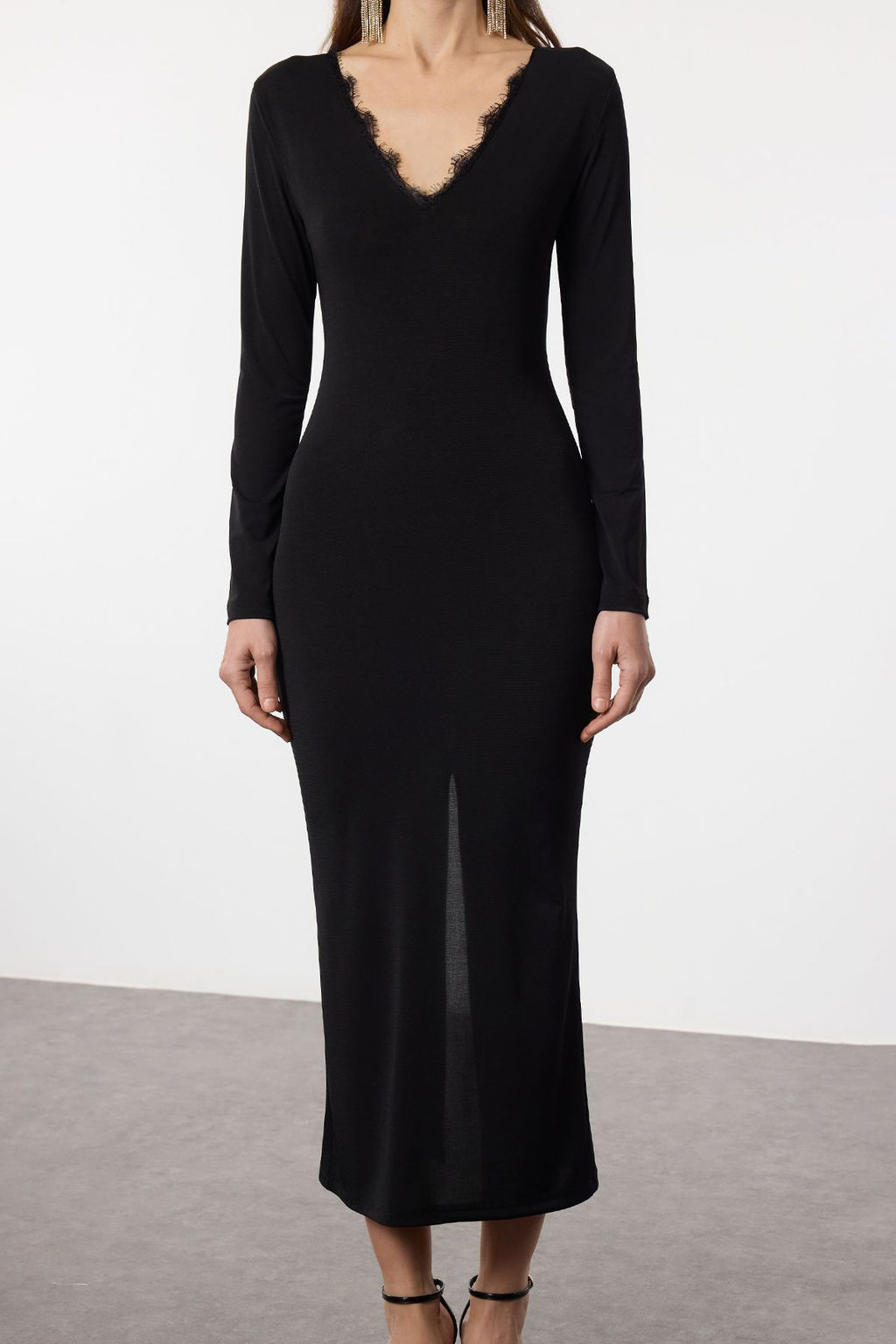 TRENDYOLMILLA Siyah Vucuda Oturan V Yaka Dokuma Elbise TPRAW25EL00164  фото 3