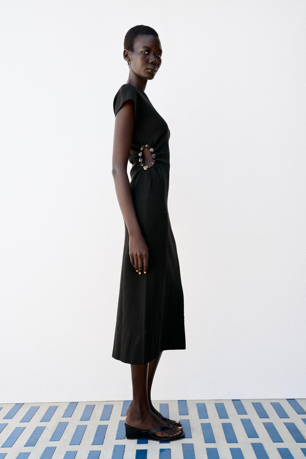 VESTIDO PUNTO CUT OUT BOLAS / Negro - Zara фото 4