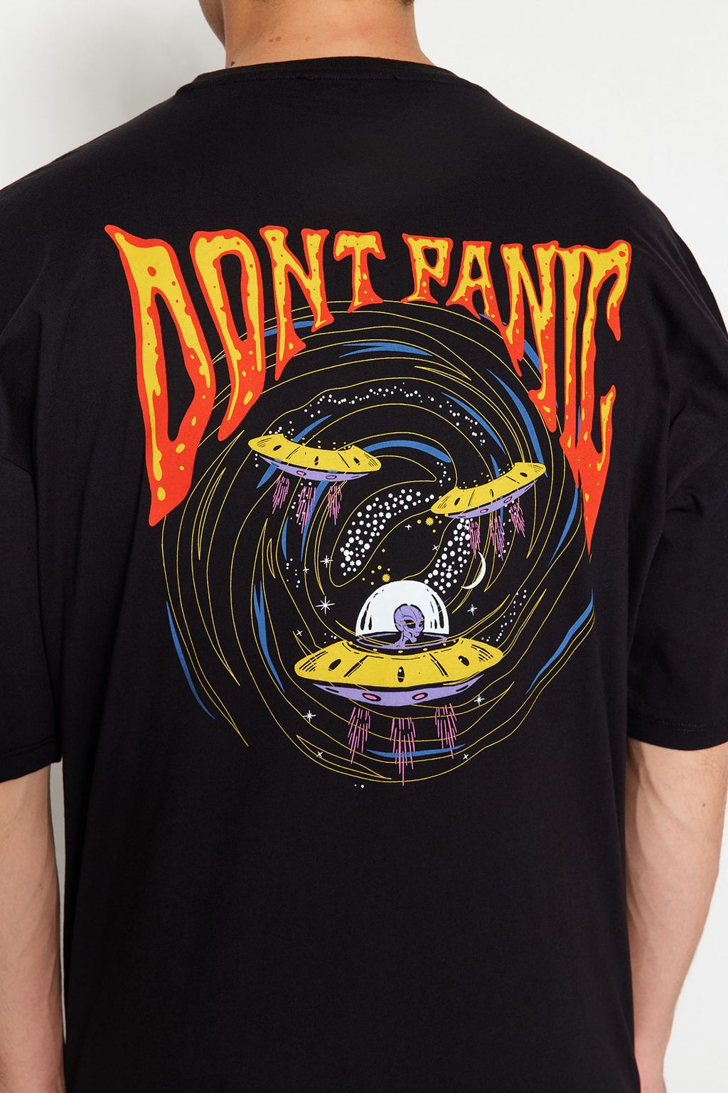 TRENDYOL MAN Siyah Oversize/Genis Kesim Uzay Bask?l? %100 Pamuklu T-Shirt TMNSS23TS00120 - Trendyolmilla фото 9