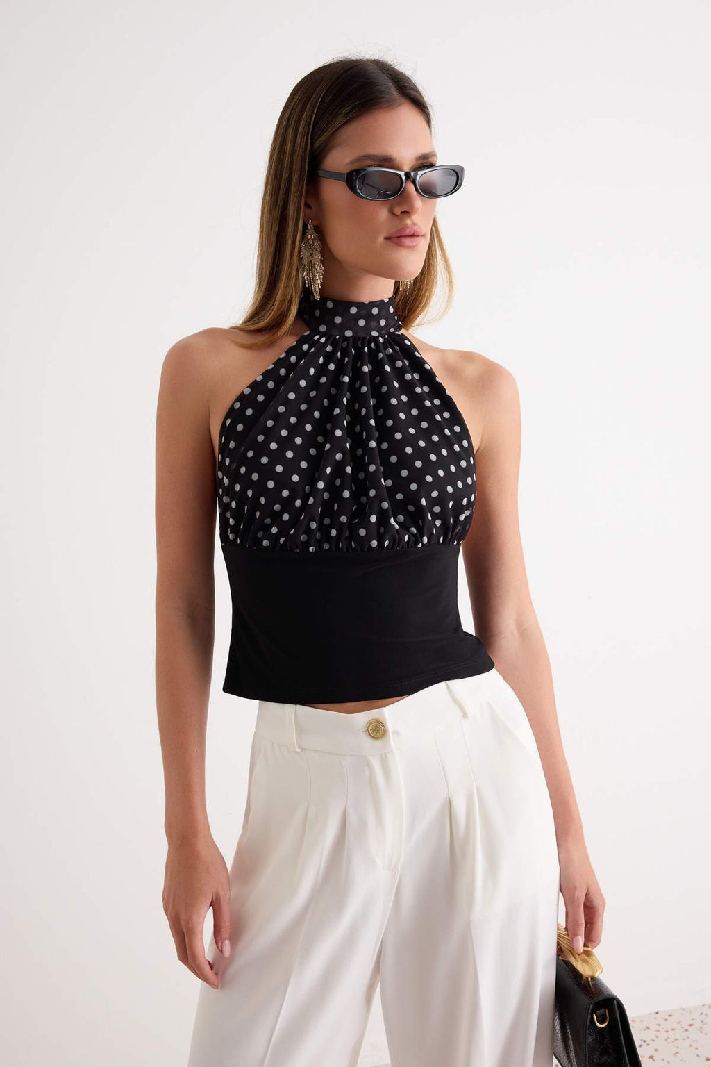Siyah-Beyaz Puantiyeli Halter Yaka Kolsuz _rme Sandy Bluz TPRAW27BZ00025 - Trendyolmilla фото 2