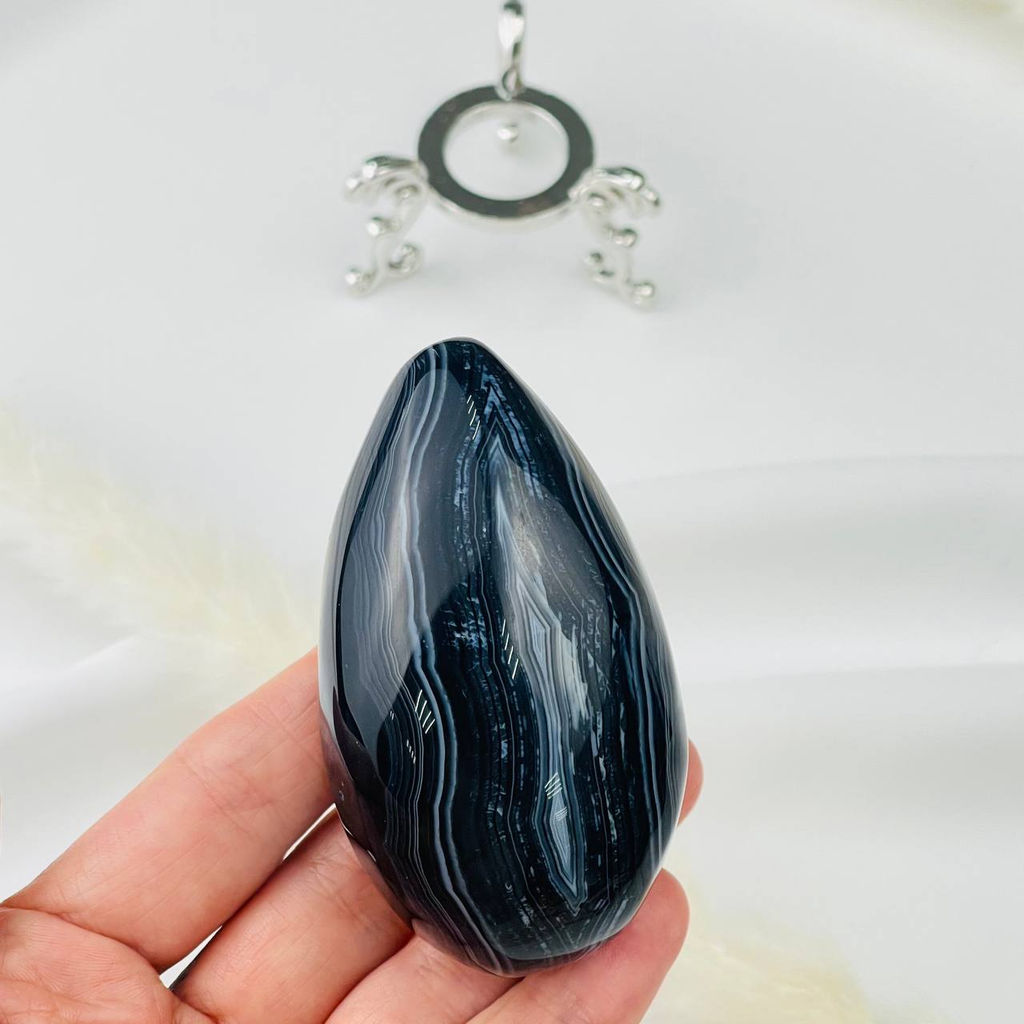 Яйцо из полосатого Агата