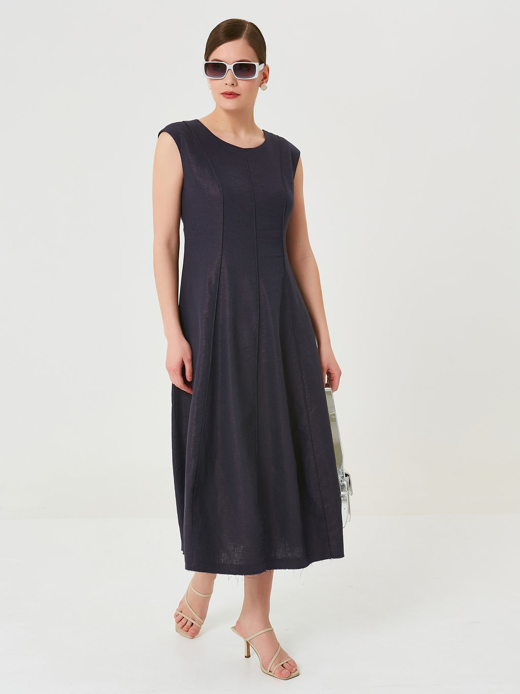 Платье изо льна с напылением