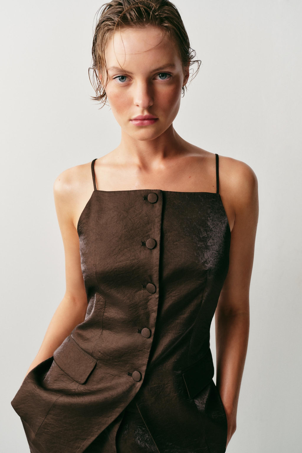 CHALECO EFECTO BRILLO / Marr?n - Zara фото 2