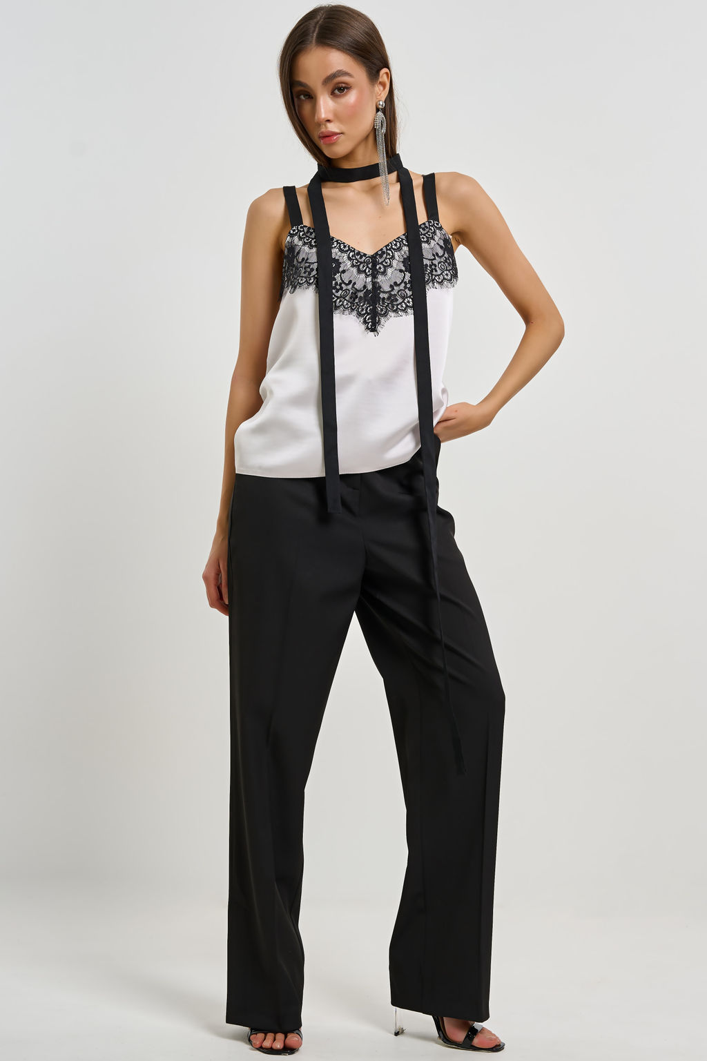 Топ на бретелях жемчужный