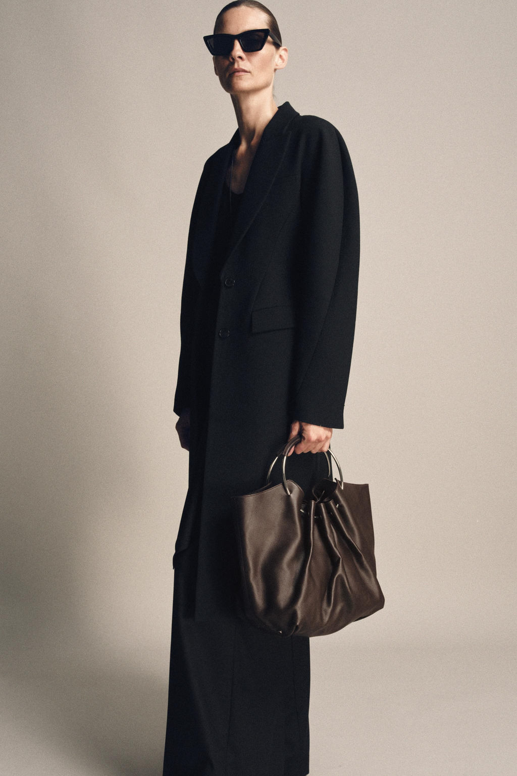 RIGID STRAP LEATHER BUCKET BAG