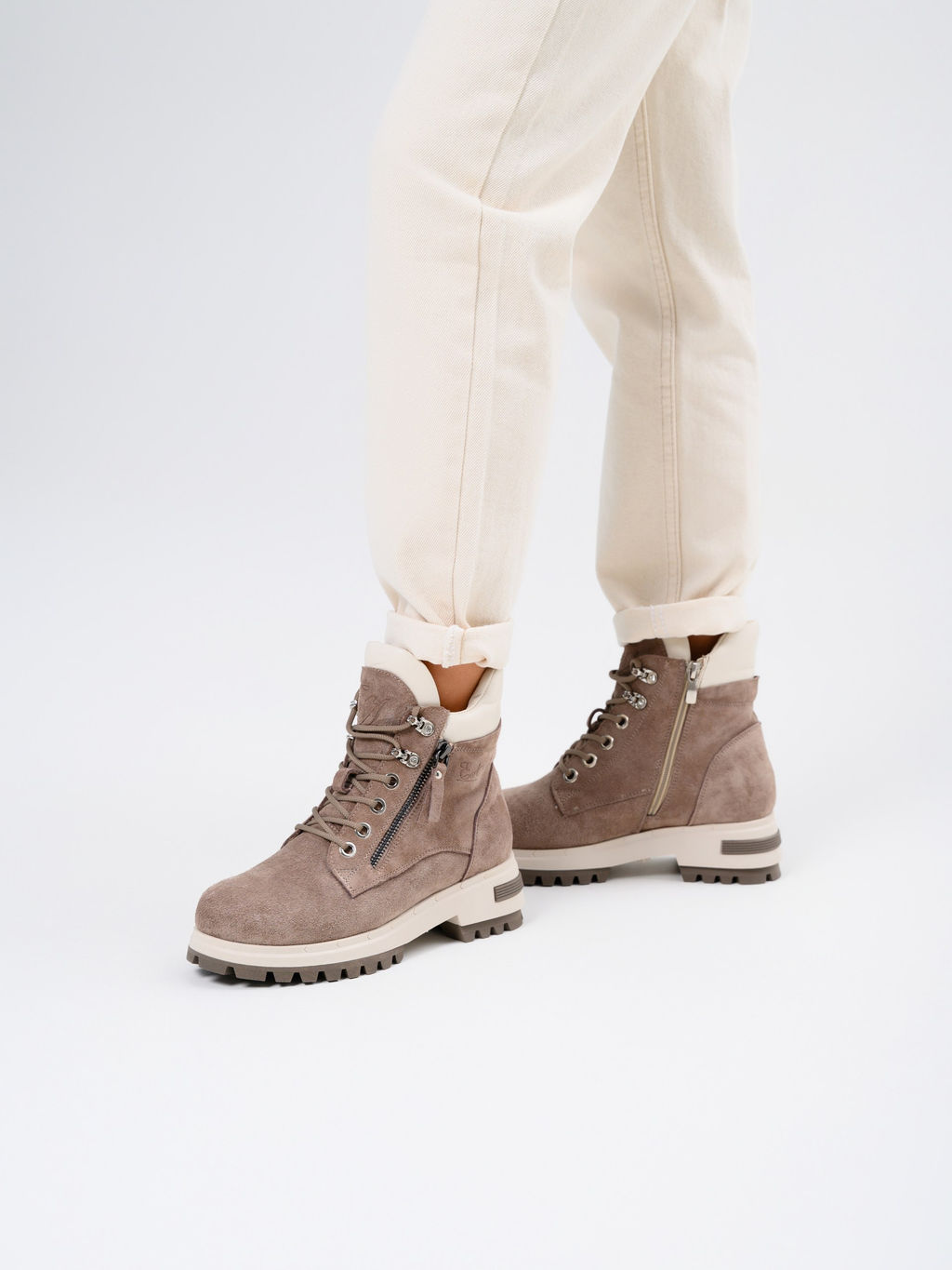 Ботинки 261.uno9br.Капучино замша+бежевый/мех