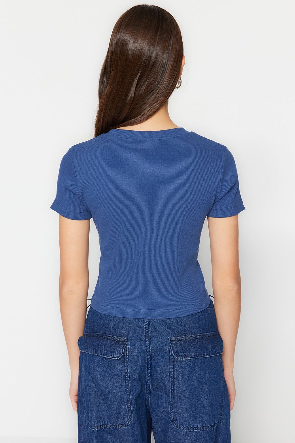 Trendyolmilla Beyaz Biye Detayl? Bisiklet Yaka Crop Fitilli Esnek Orme Bluz TWOAW21BZ0638 фото 28
