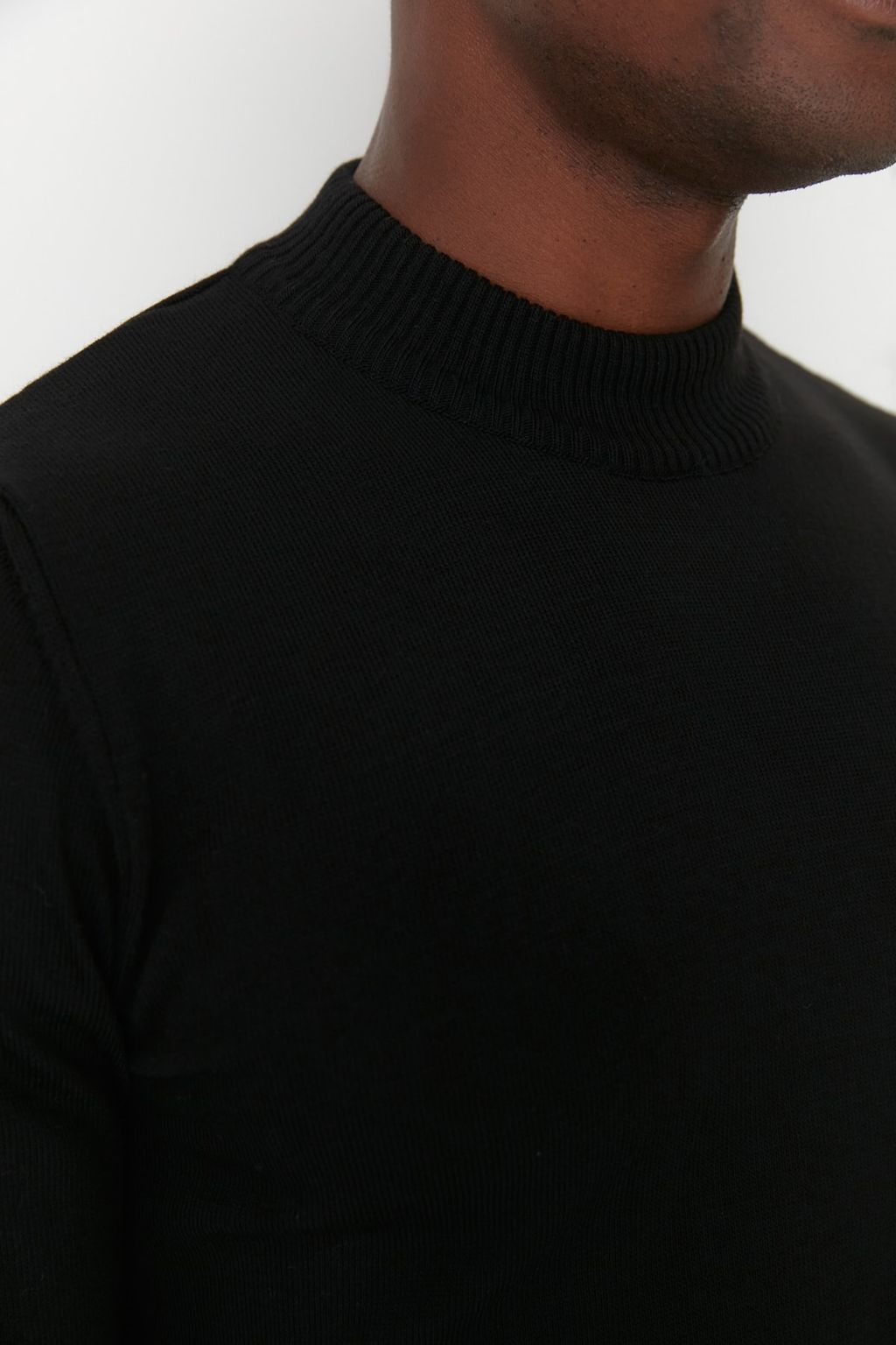 TRENDYOL MAN Siyah Slim Fit Dar Kesim Yar?m Bal?kc? Yaka Basic Kazak TMNAW21KZ0758 - Trendyolmilla фото 4