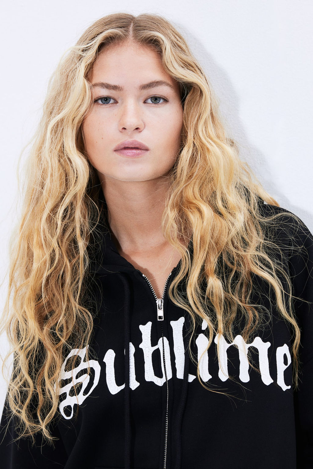 Chaqueta sudadera oversize con capucha y motivo - H&m фото 2