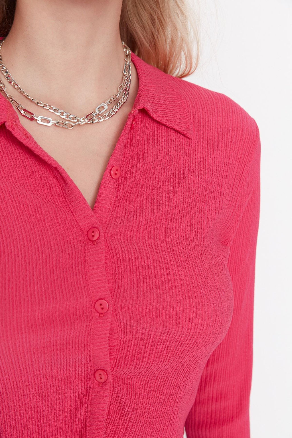 Fusya Dugmeli Fitted/Vucuda Oturan Polo Yaka Burumcuk/Dokulu Crop Orme Bluz TWOAW22BZ0241