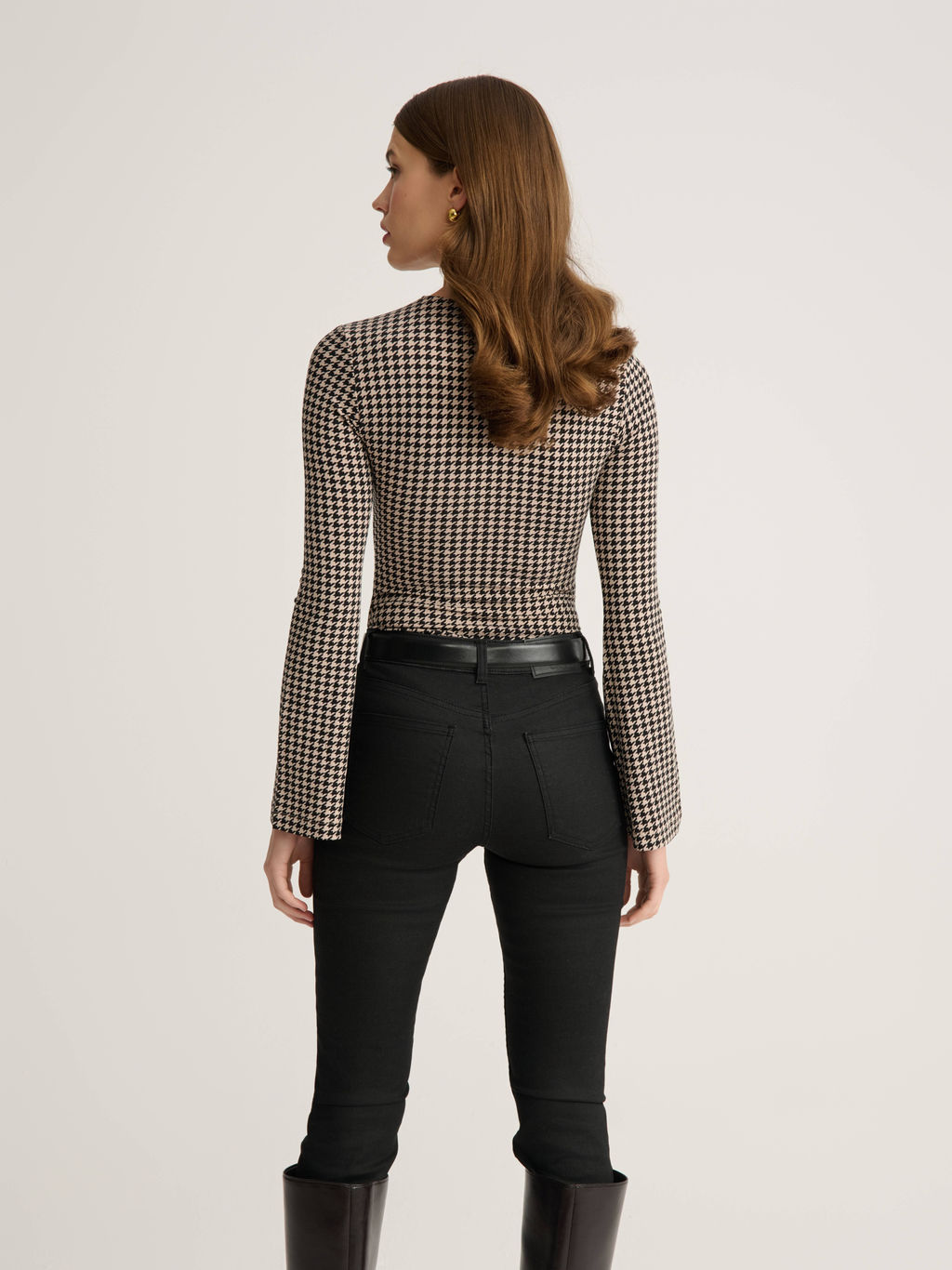 CONTE Боди из вискозы с расклешенными рукавами LBD 3145 beige-dogtooth - Conte elegant фото 5