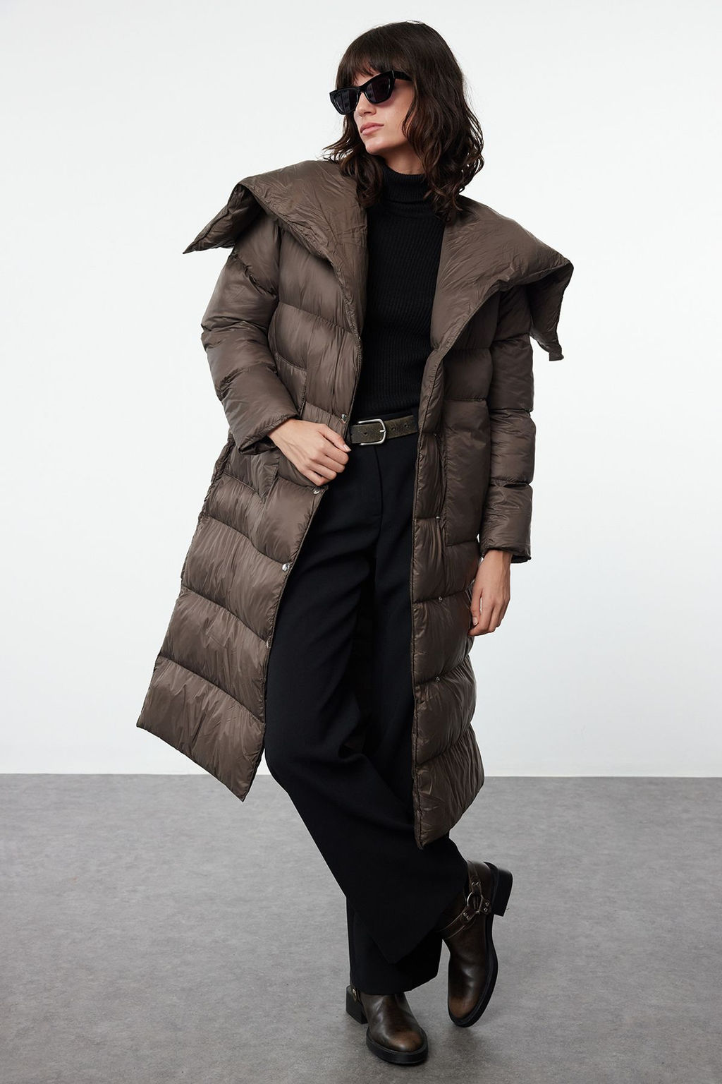 TRENDYOLMILLA Koyu Vizon Oversize Kal?p Kusakl? Kapusonlu Fermuarl? Su Itici K?sl?k Sisme Mont TWOAW25MO00057