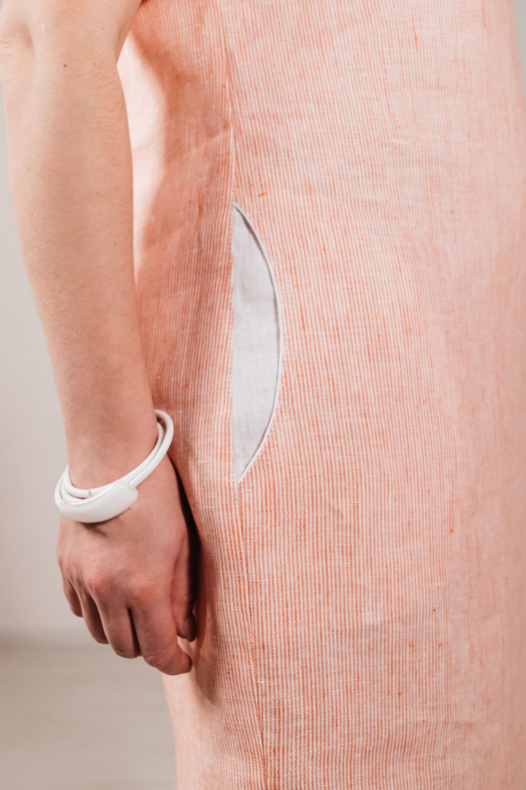 70% лен, 30% вискоза Платье визуально скрывает «лишнее» - Новый лен фото 4