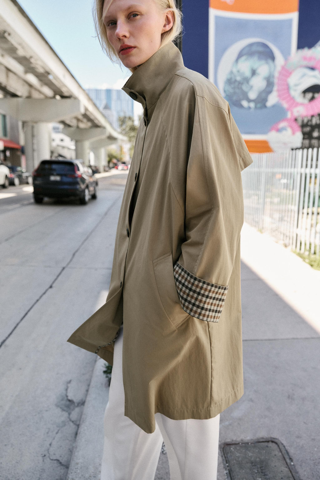 OVERSIZE TRENCH COAT WITH CHECK CUFFS - Zara фото 2