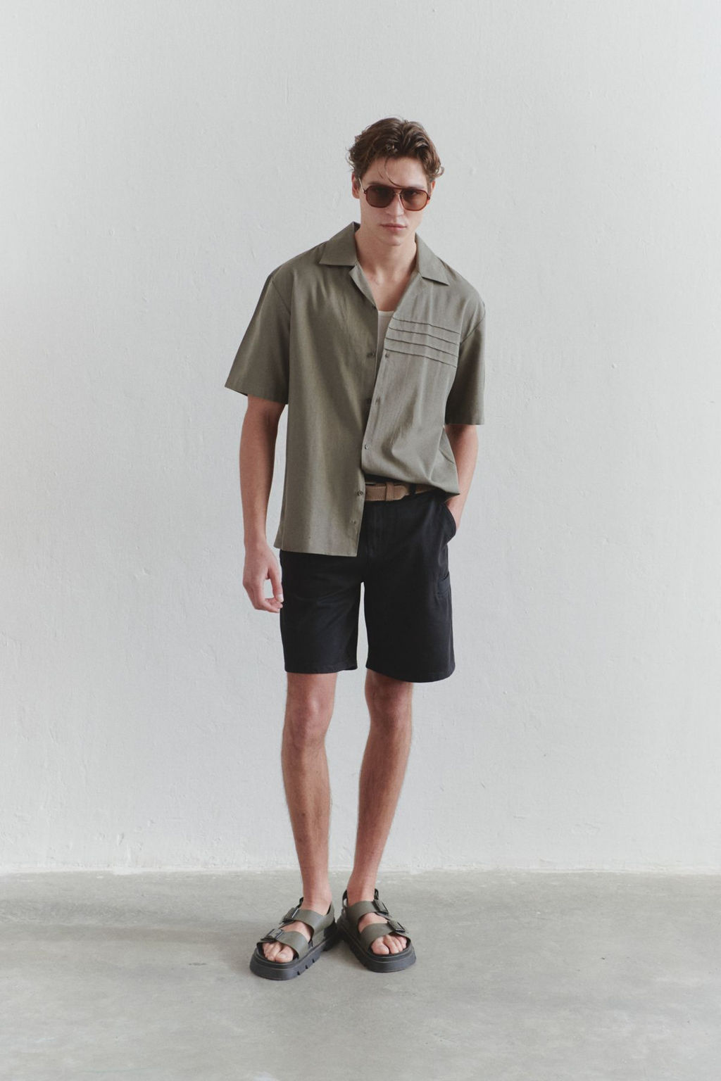TRENDYOL MAN Limited Edition Haki Regular Fit Keten Kar?s?ml? Gomlek TMNSS25GO00038