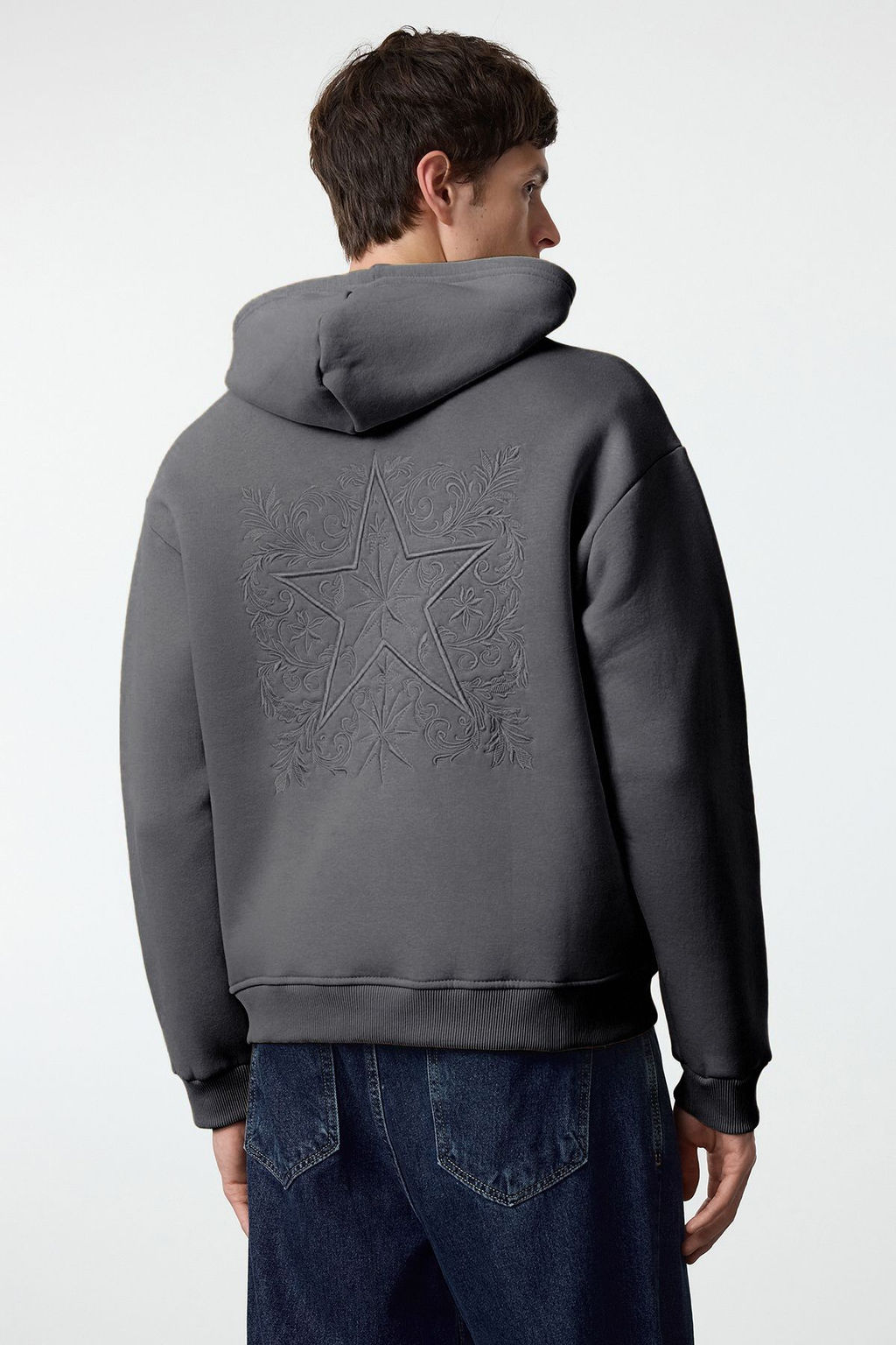 Antrasit Oversize/Genis Kesim S?rt? Nak?s Detayl? Kapusonlu Sweatshirt TMNAW25SW00142