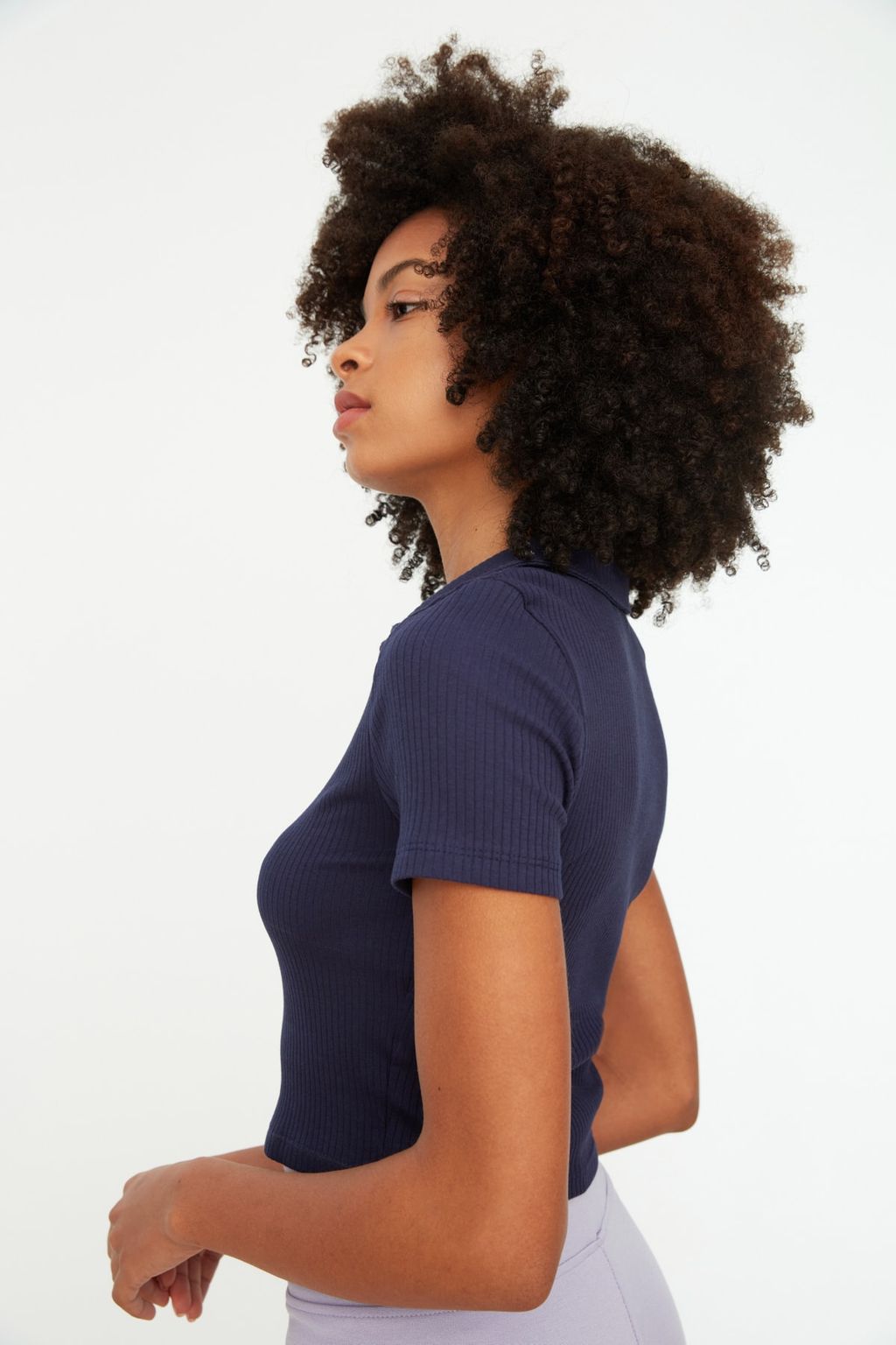 Trendyolmilla Siyah Fitted/Vucuda Oturan Crop Polo Yaka Fitilli Esnek Orme Bluz TWOSS21BZ0038  фото 15