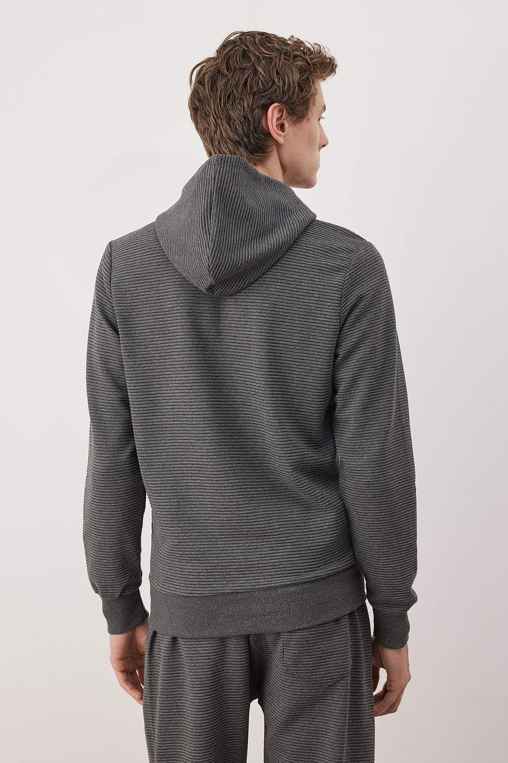 Antrasit Regular/Normal Kesim Kapusonlu Dokulu Sweatshirt TMNAW26SW00068