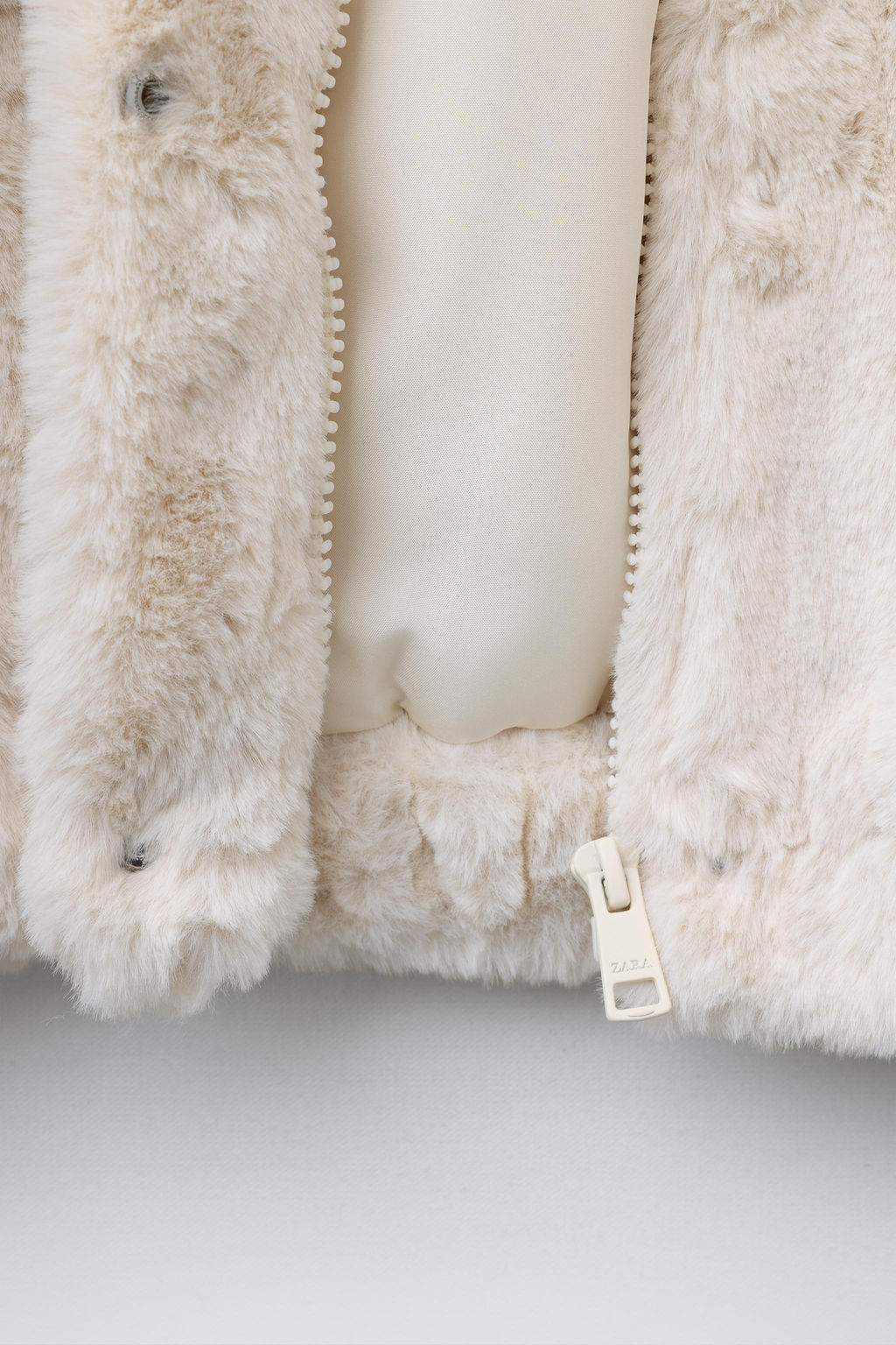 FAUX FUR HOODED JACKET - Zara фото 7