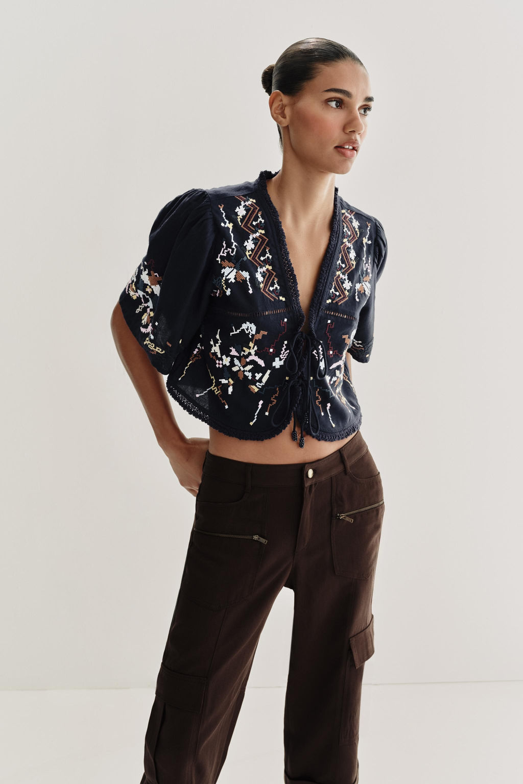 TOP CORTO BORDADOS FLORES / Azul - Zara фото 2